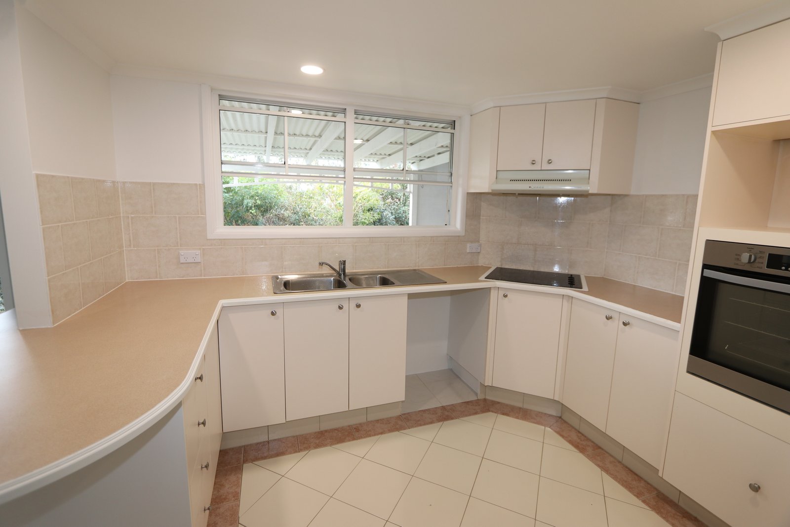 2/2 Tara Terrace CARRARA 4