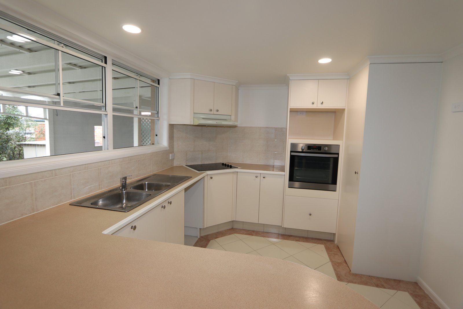 2/2 Tara Terrace CARRARA 5