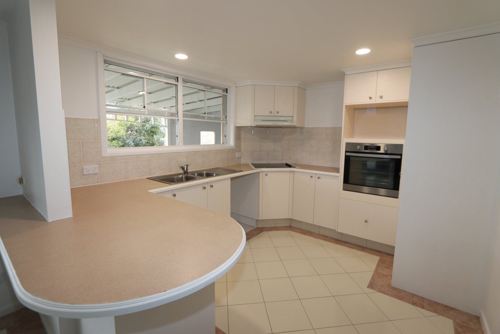 2/2 Tara Terrace CARRARA 6