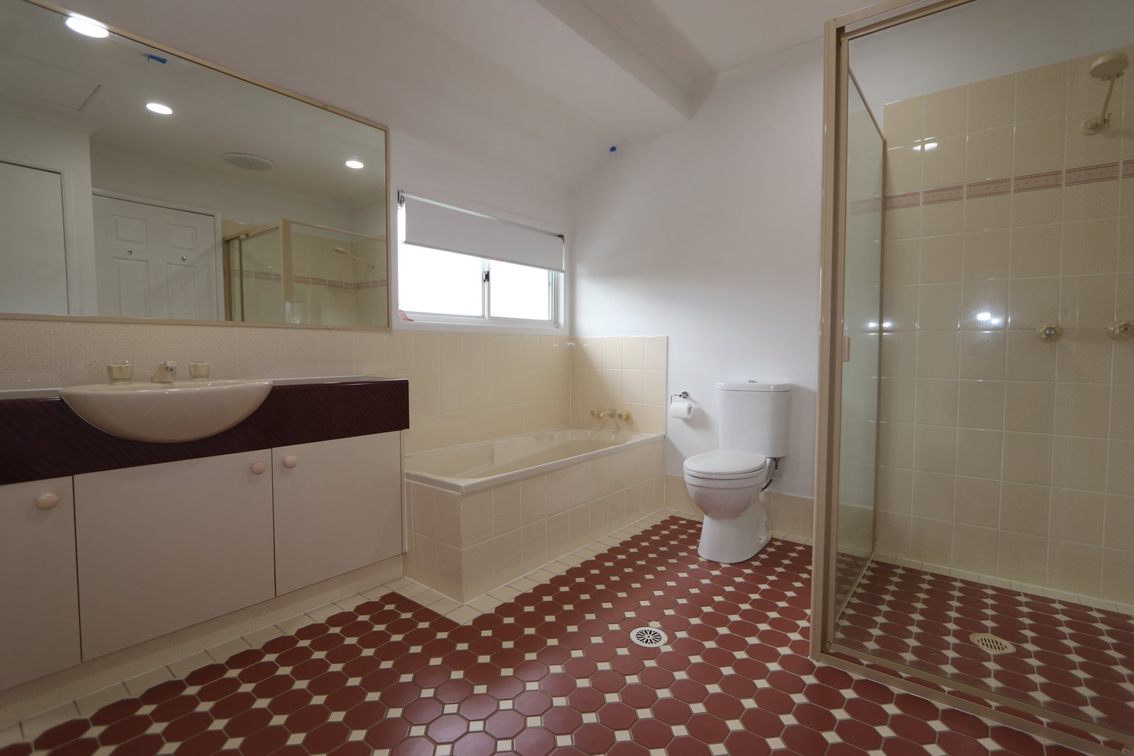 2/2 Tara Terrace CARRARA 13