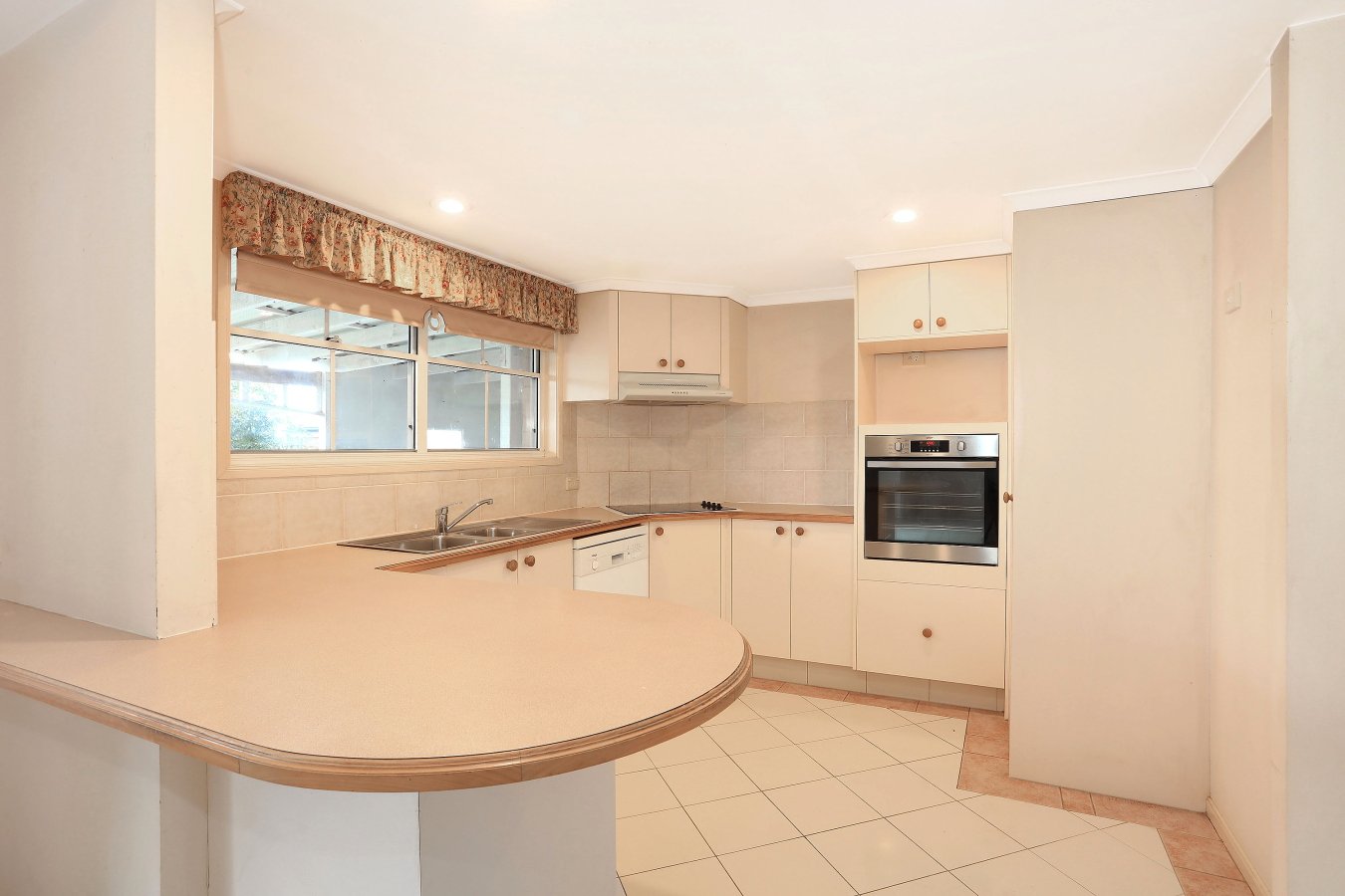 2/2 Tara Terrace CARRARA 4
