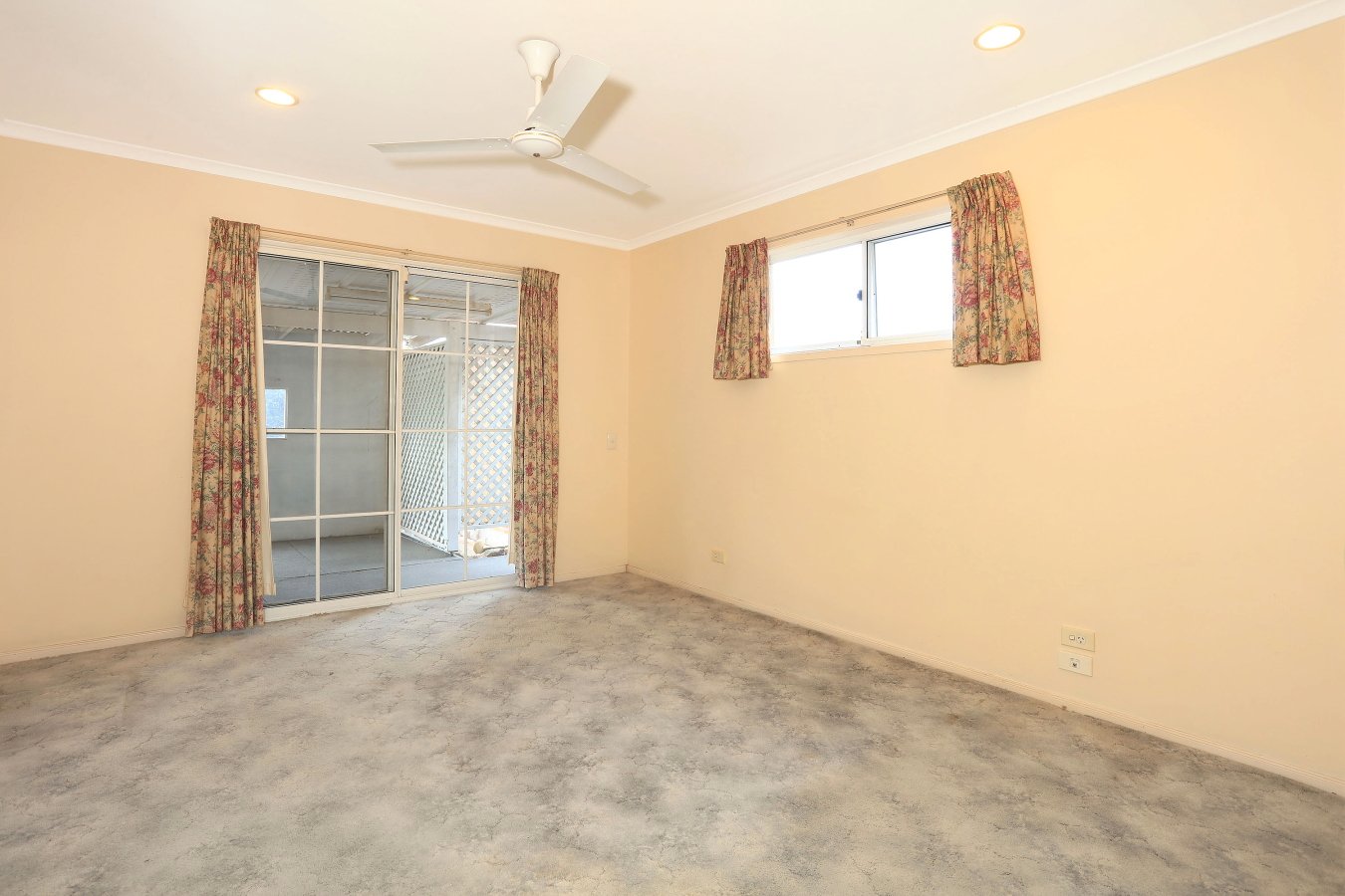 2/2 Tara Terrace CARRARA 6
