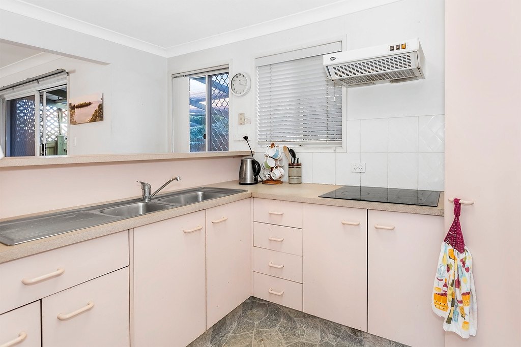 2/2 Teal Court BURLEIGH WATERS 6
