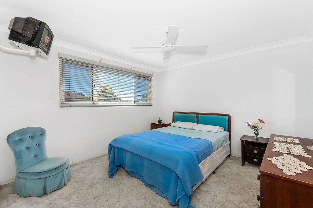 2/2 Teal Court BURLEIGH WATERS 8