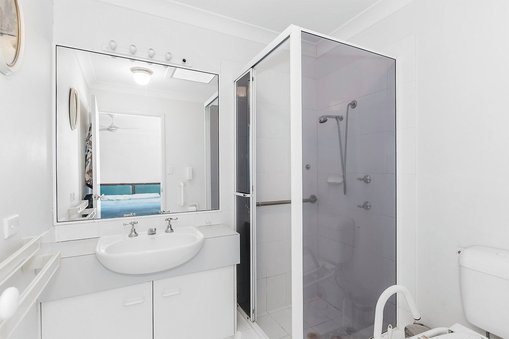 2/2 Teal Court BURLEIGH WATERS 9