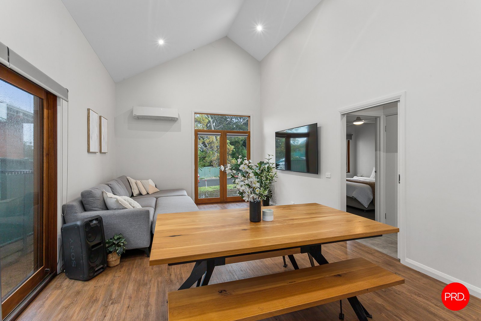 2/2 Thompson Street LONG GULLY 6
