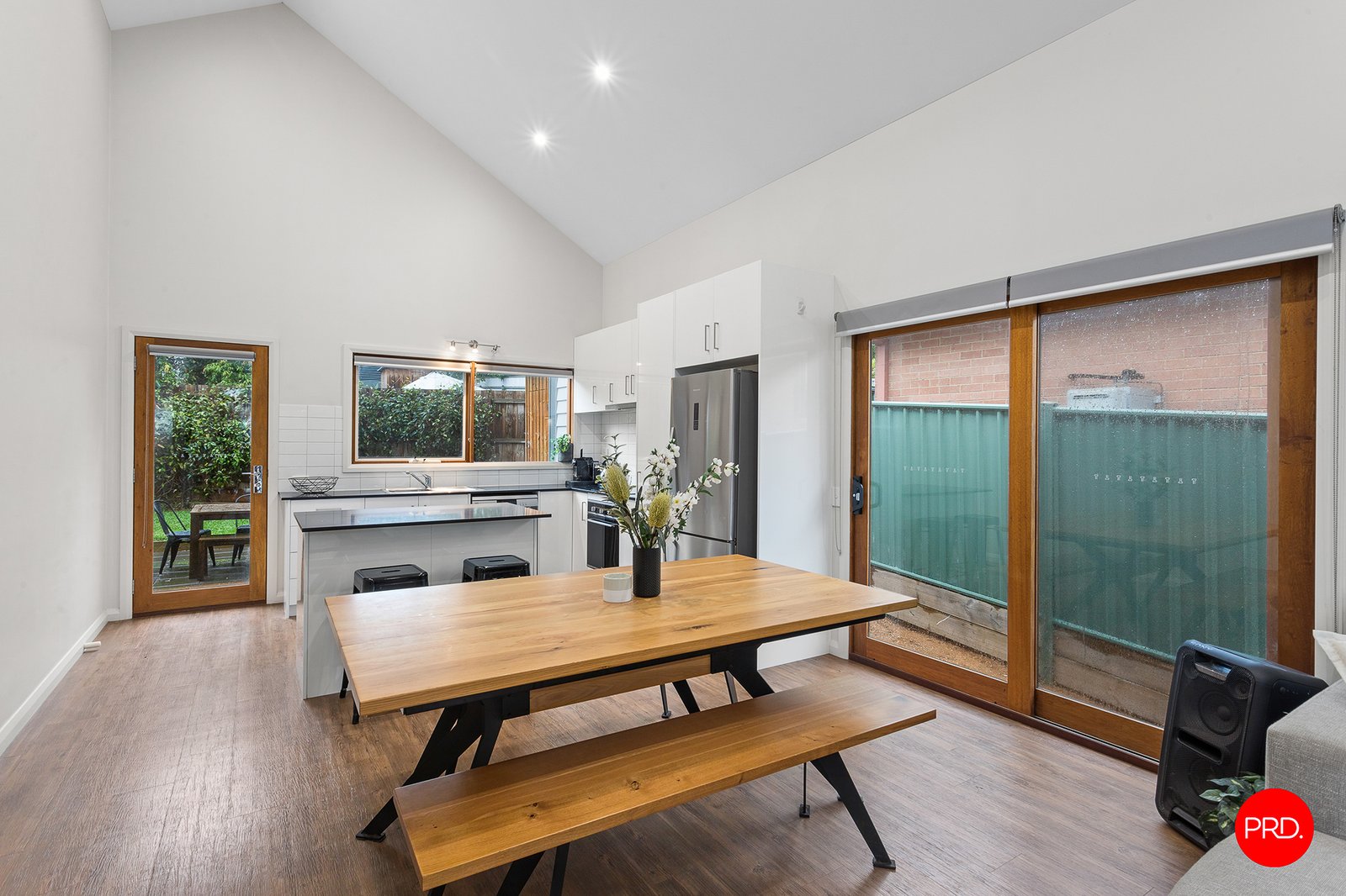 2/2 Thompson Street LONG GULLY 7