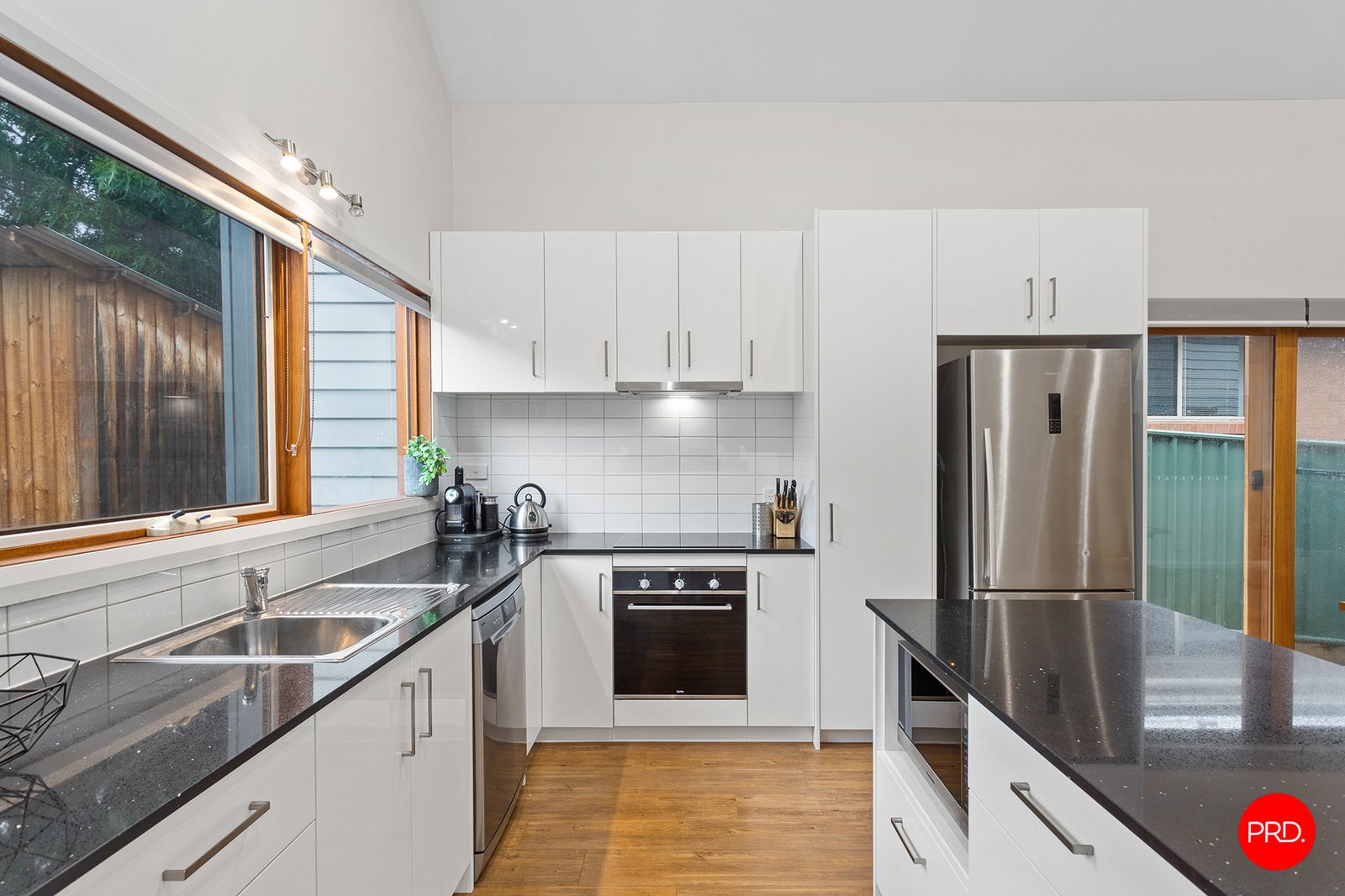 2/2 Thompson Street LONG GULLY 9