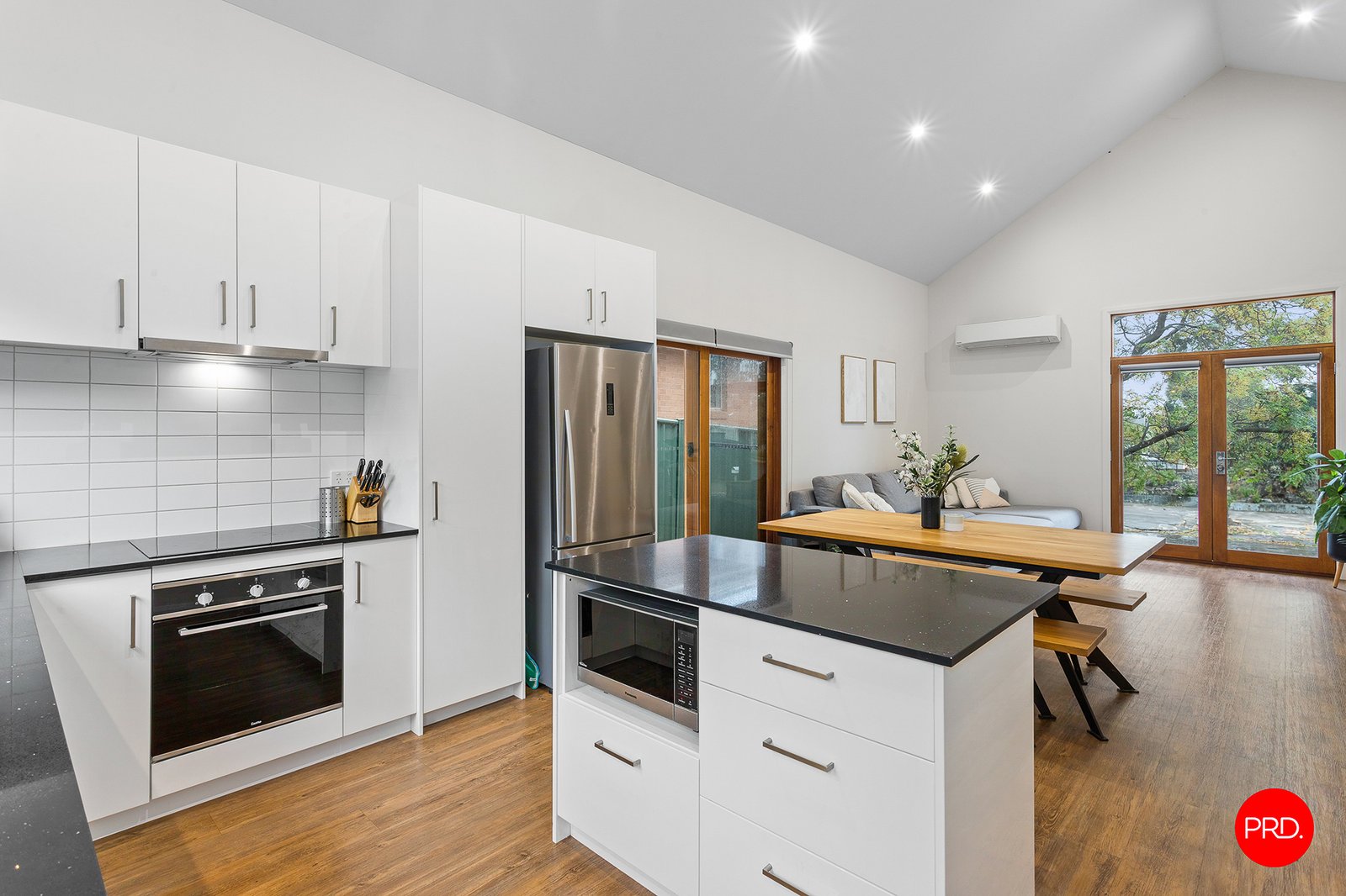 2/2 Thompson Street LONG GULLY 10