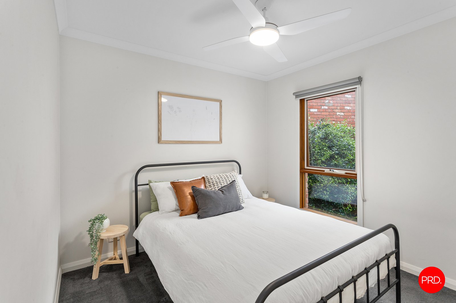 2/2 Thompson Street LONG GULLY 12