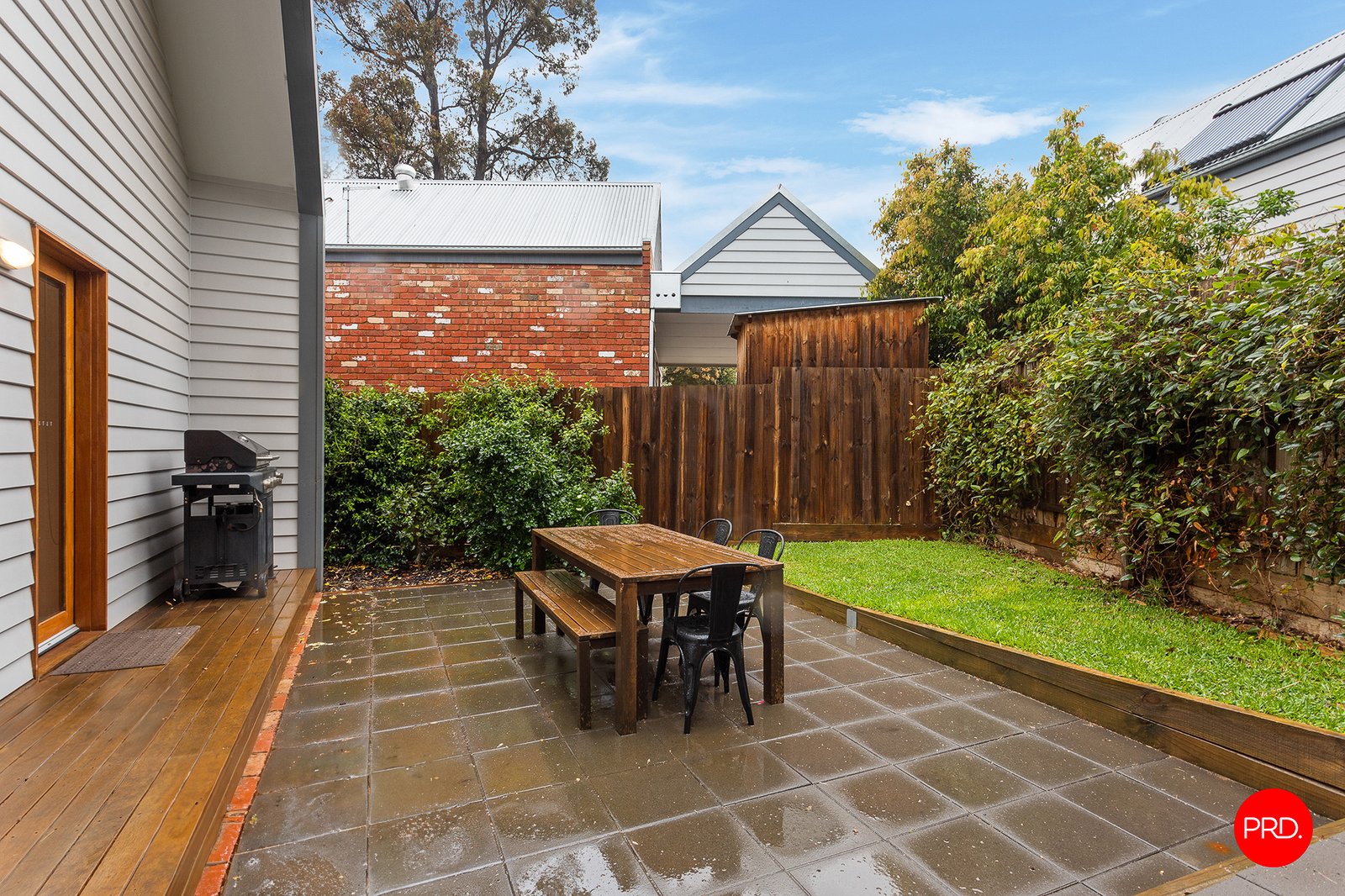2/2 Thompson Street LONG GULLY 17
