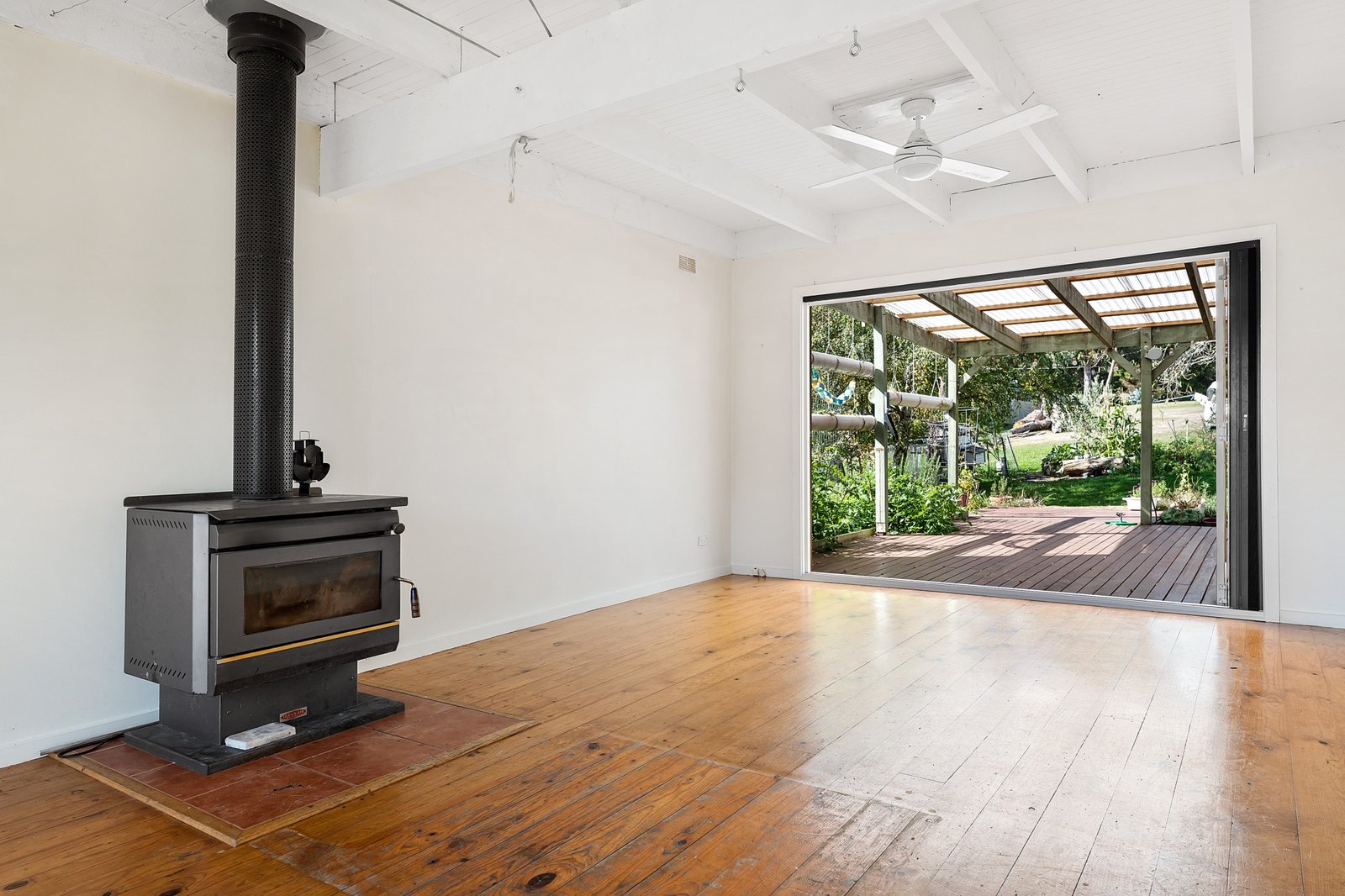 Real Estate and Property in 22 Timber Lane, Woodend, VIC