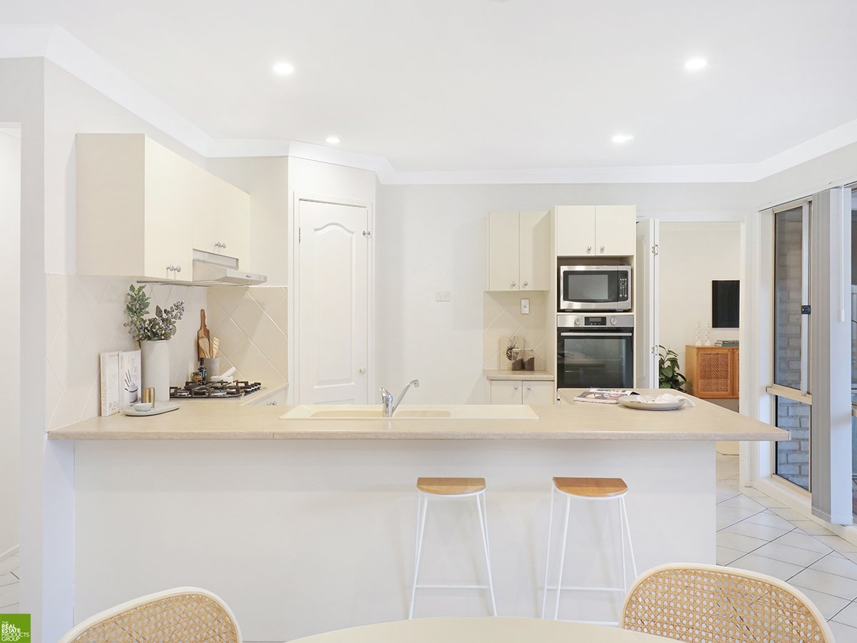 22 Timms Place HORSLEY 5