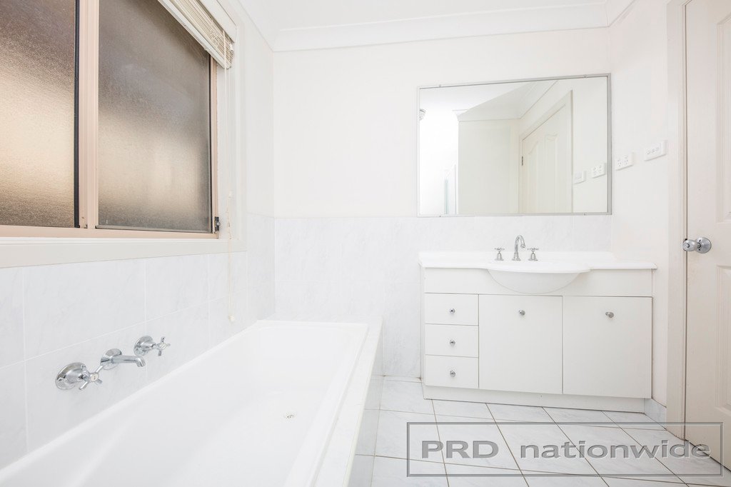 2/2 Tipperary Drive ASHTONFIELD 10