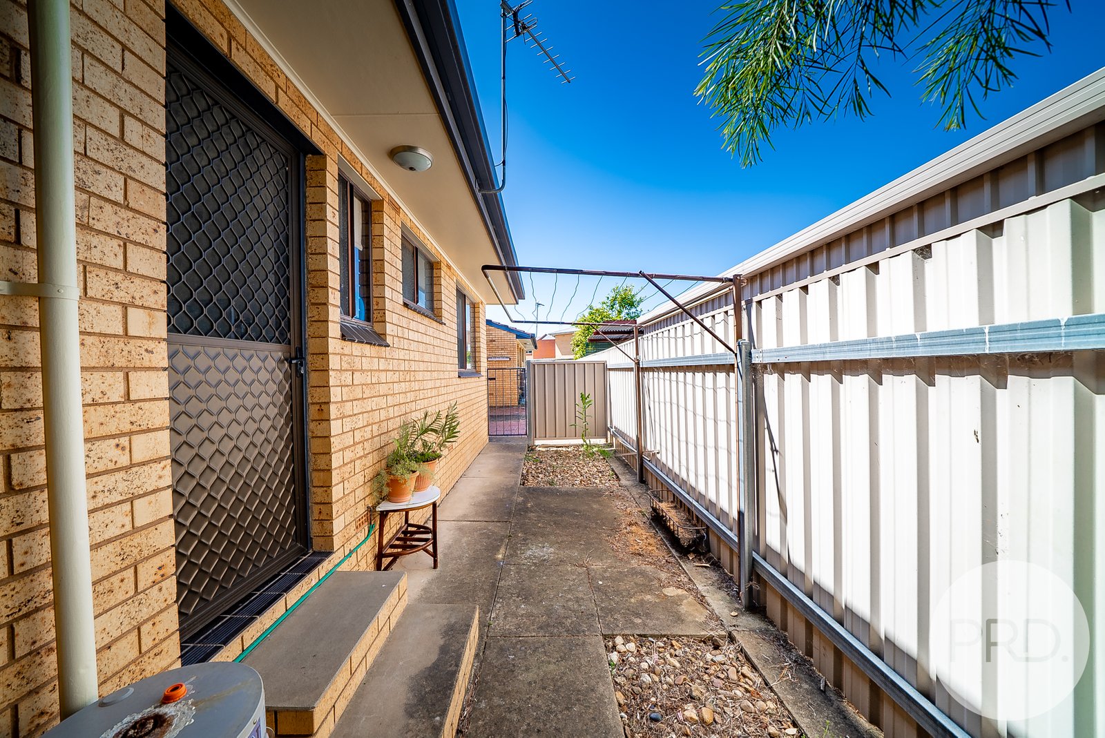 2/2 Vestey Street WAGGA WAGGA 8