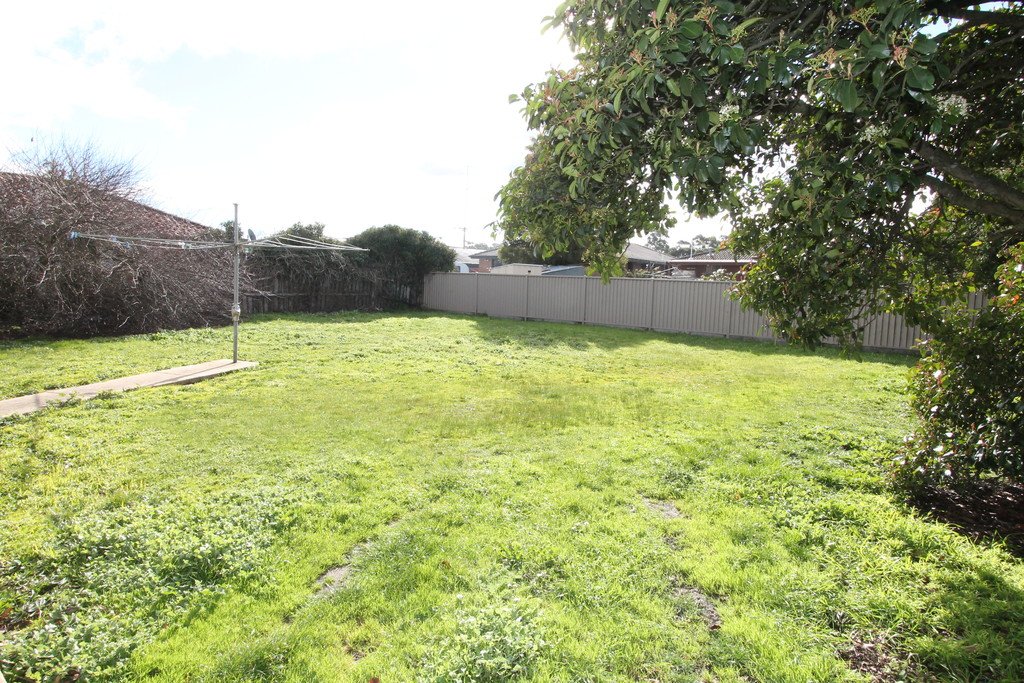 2/2 Warratta Avenue DELACOMBE 3