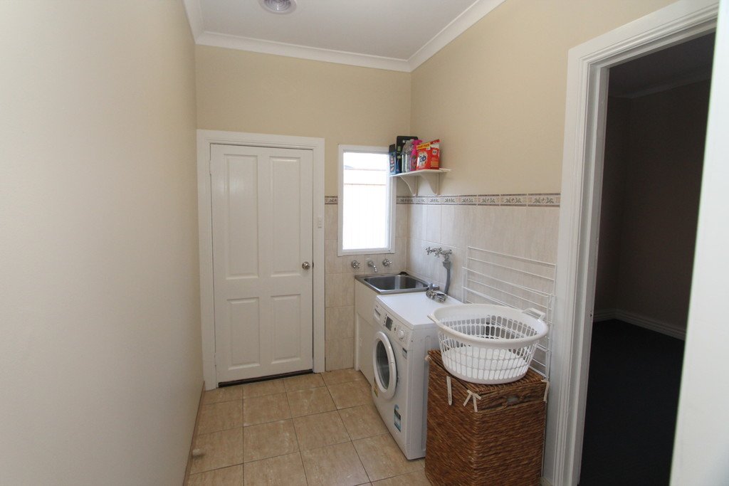 22 Water Street BROWN HILL 8