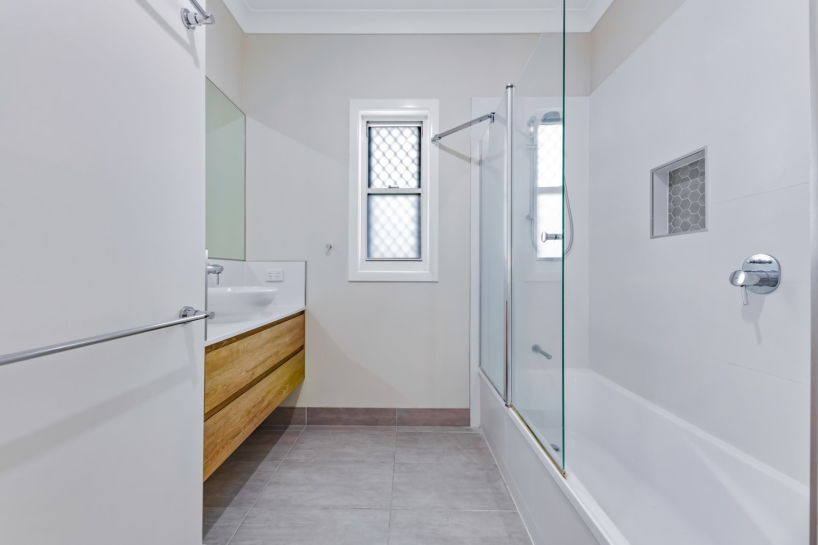 22 Waterson Way AIRLIE BEACH 19