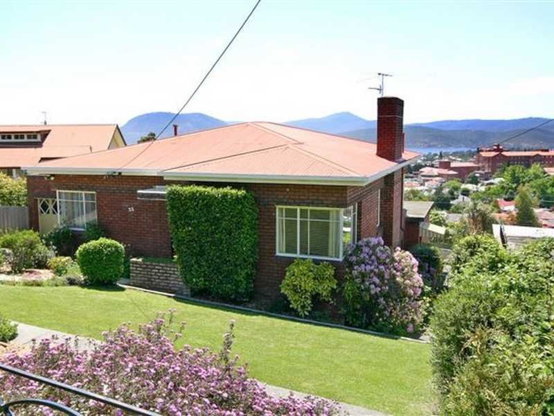 22 Waverley Avenue MOUNT STUART 4