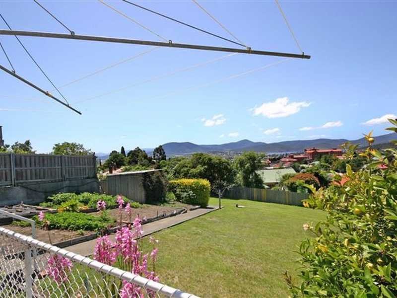 22 Waverley Avenue MOUNT STUART 11