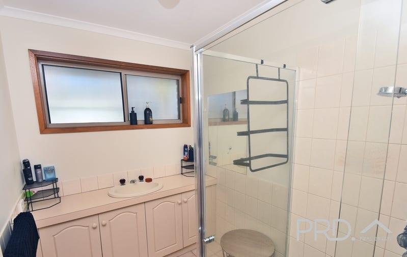 2/2 West Road BURONGA 4