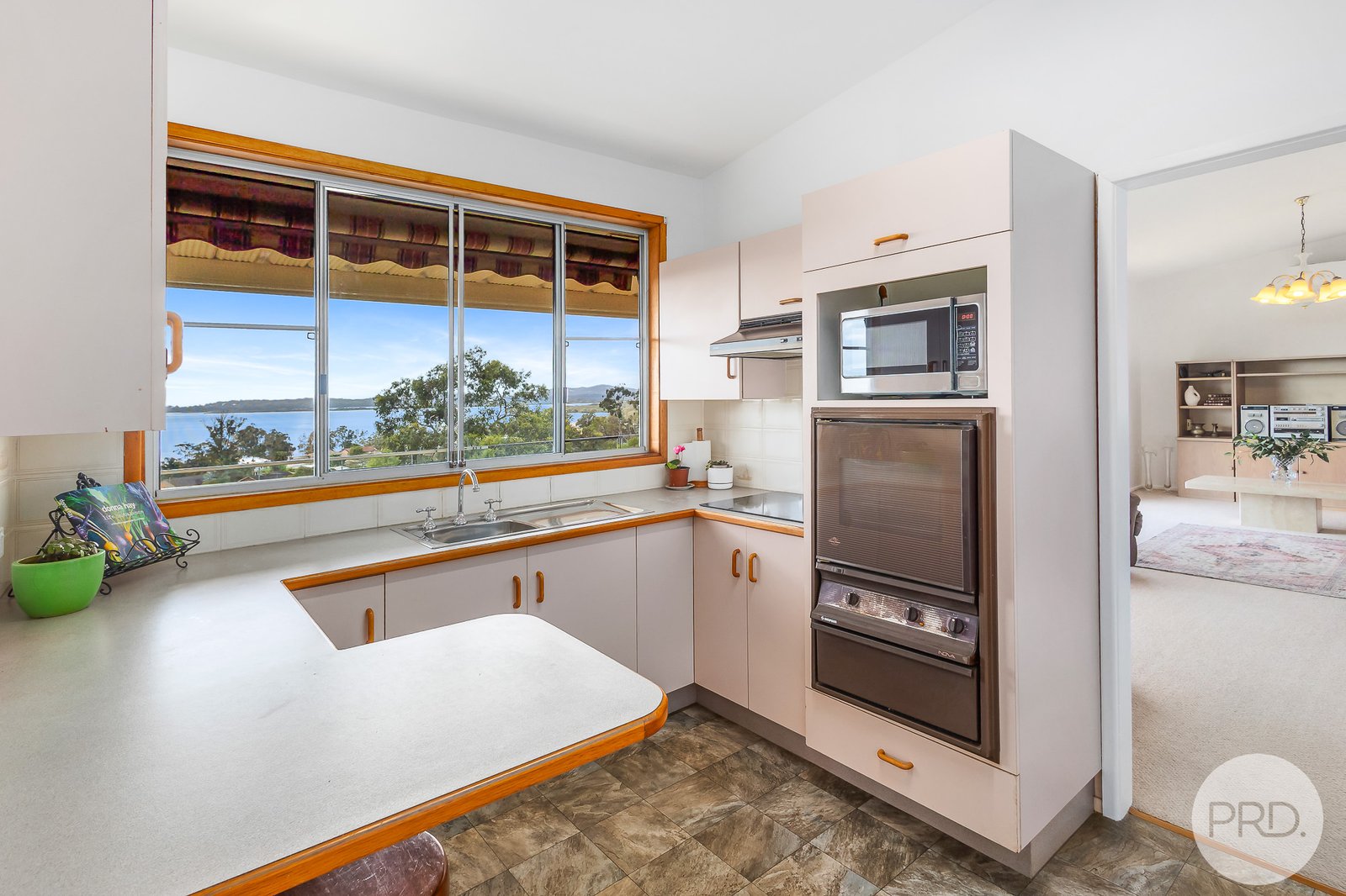 22 Whitbread Drive LEMON TREE PASSAGE 12