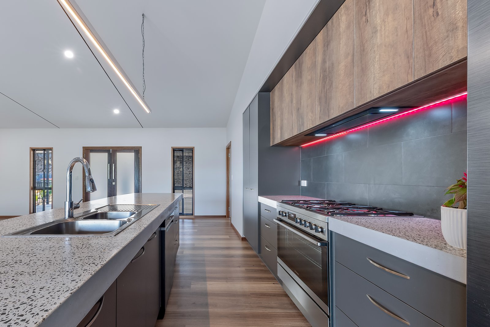 22 Whitehaven Cres  CANNONVALE 1