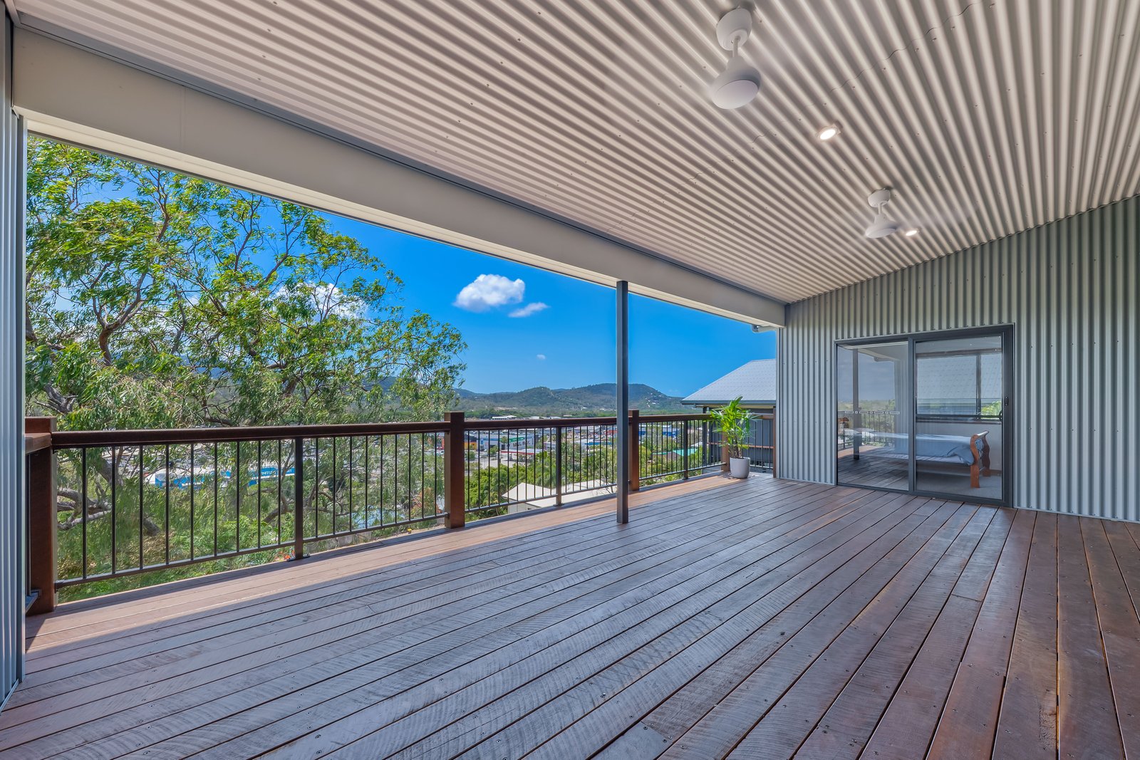 22 Whitehaven Cres  CANNONVALE 4