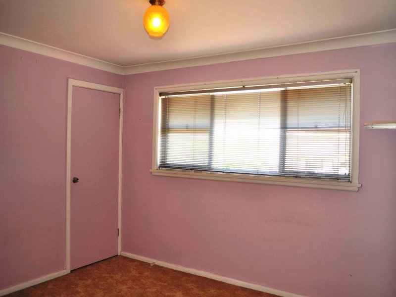 22 Wiruna Crescent NARWEE 8