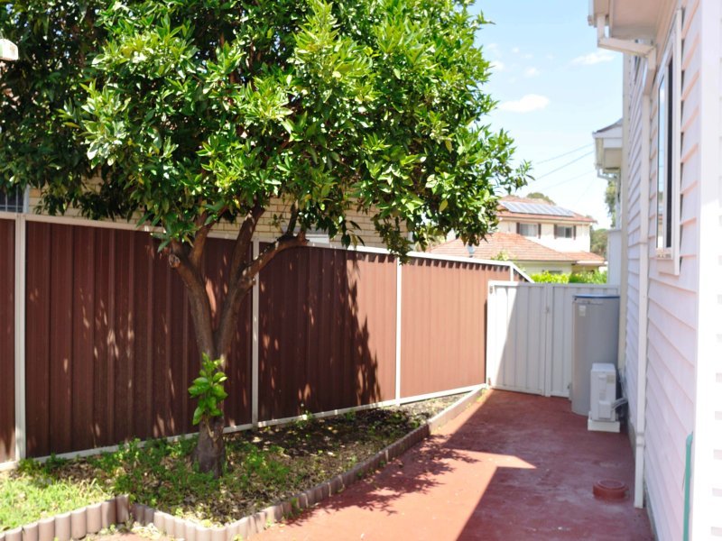 22 Wiruna Crescent NARWEE 12