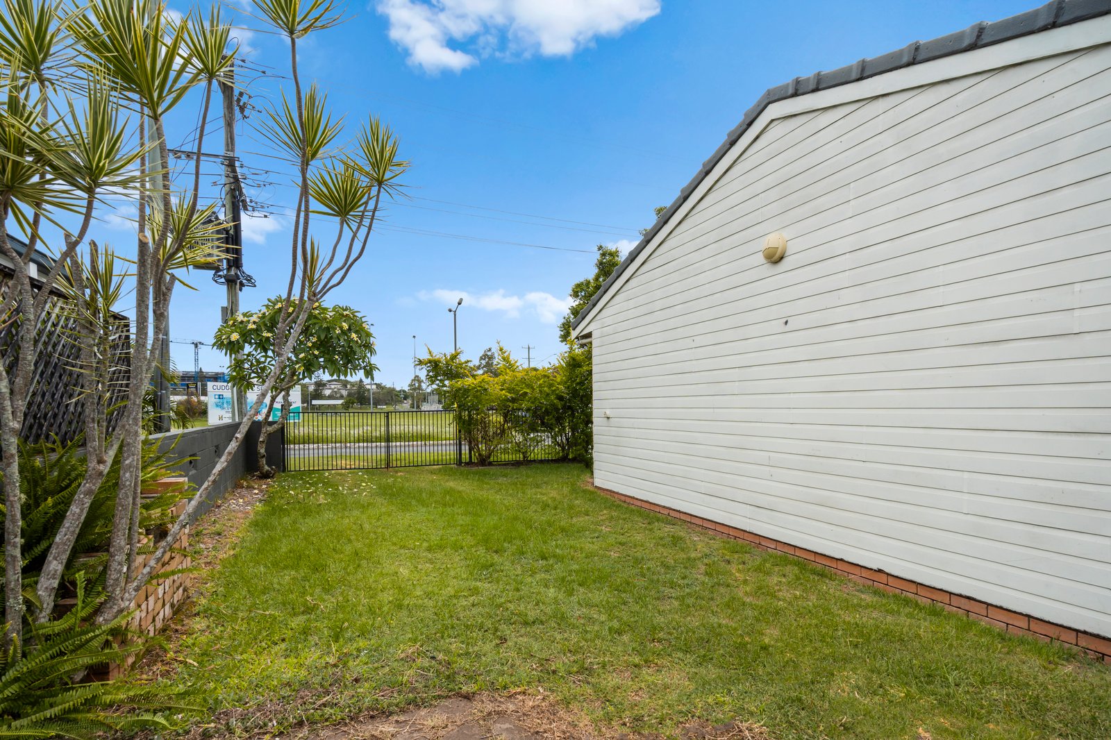 2/2 Wommin Bay Road KINGSCLIFF 8