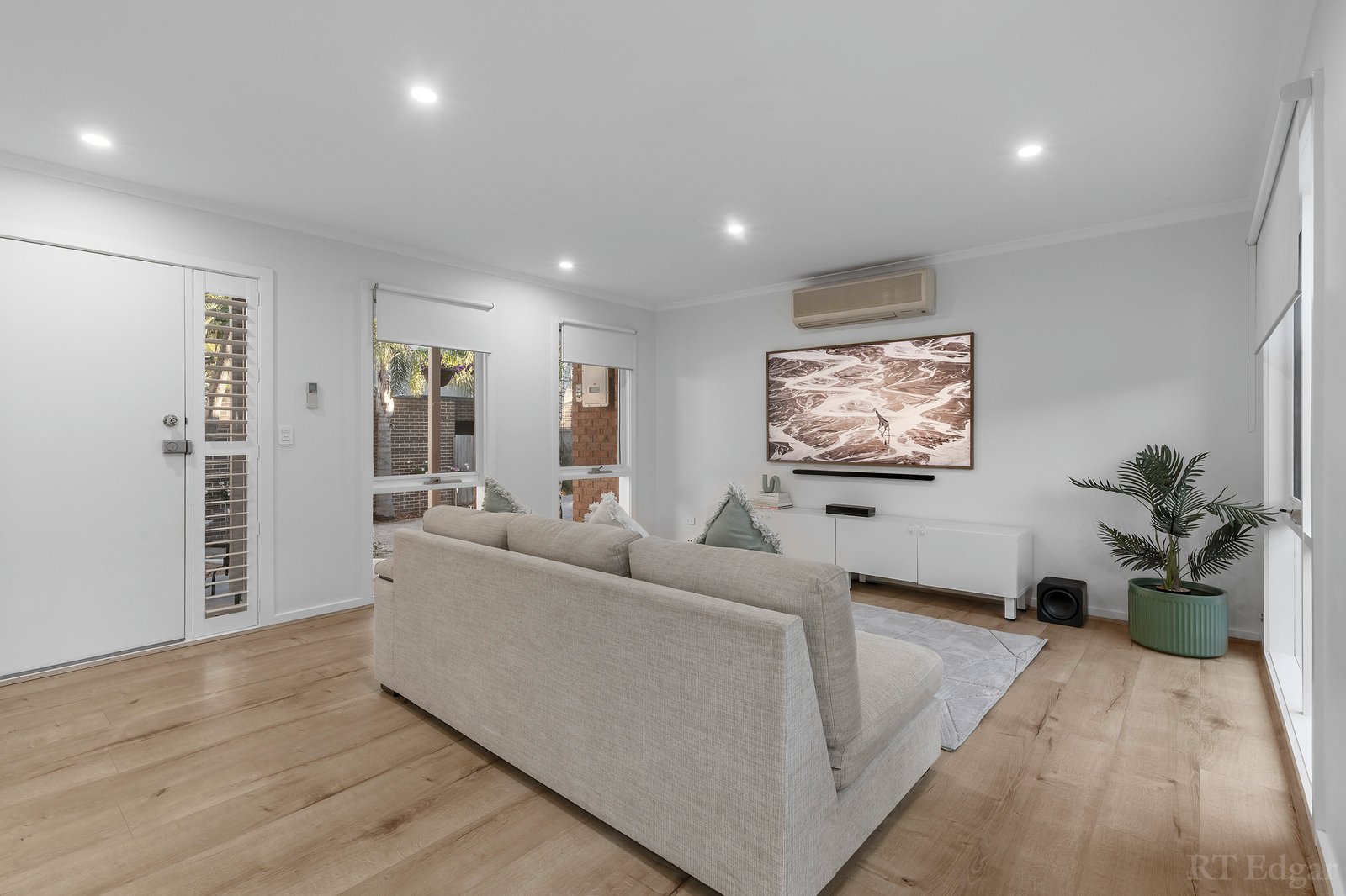 Real Estate and Property in 2/20 Amdura Road, Doncaster East, VIC