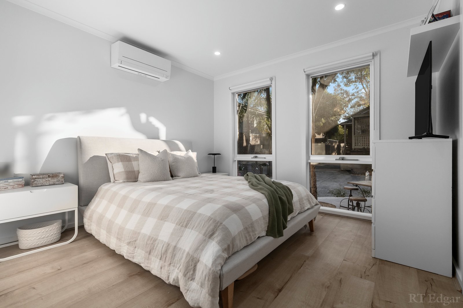 Real Estate and Property in 2/20 Amdura Road, Doncaster East, VIC