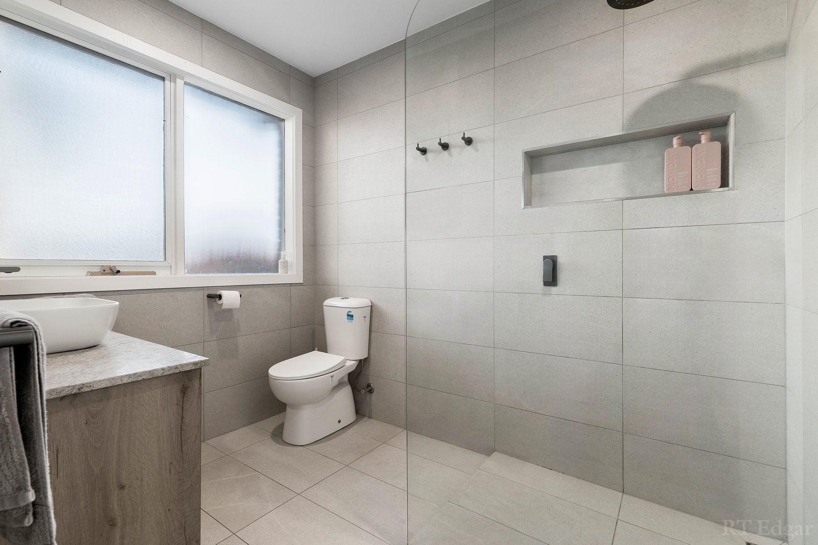 Real Estate and Property in 2/20 Amdura Road, Doncaster East, VIC