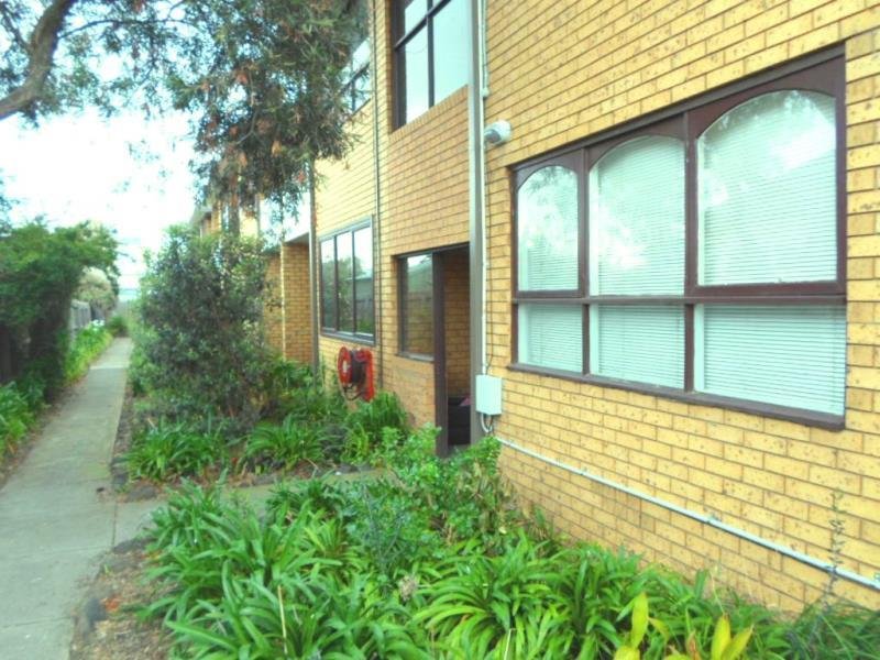 Gallery: 2/20 Bayview Street Yarraville