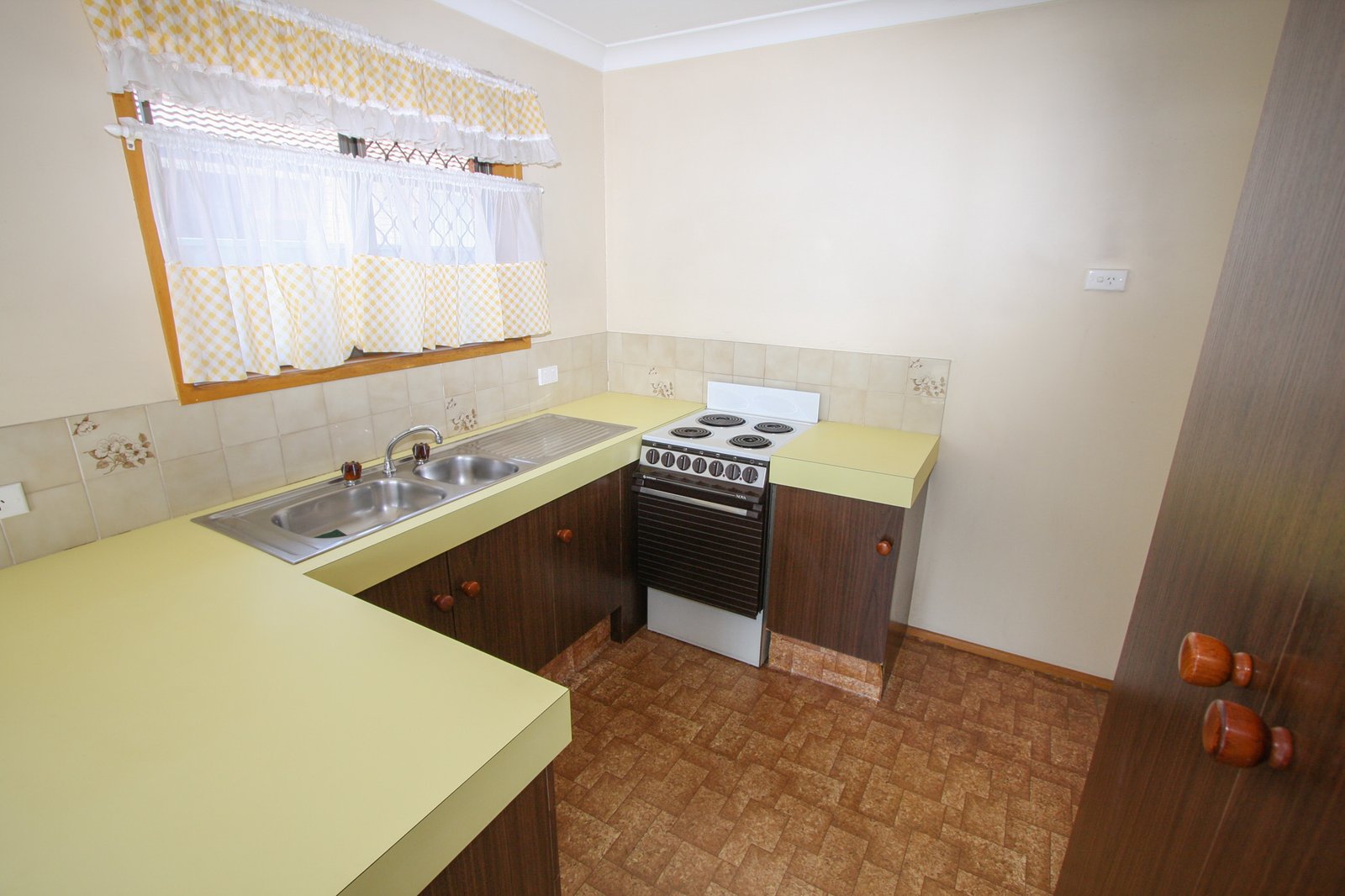 220 Benowa Road BENOWA 3