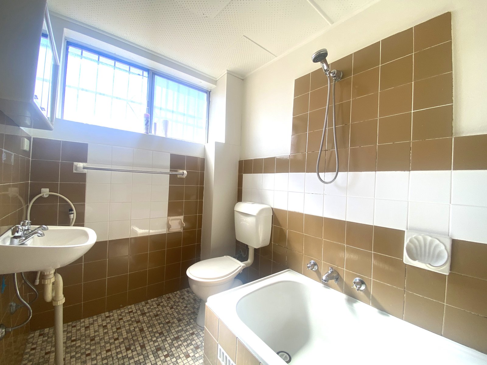 2/20 Bridge Street CABRAMATTA 6