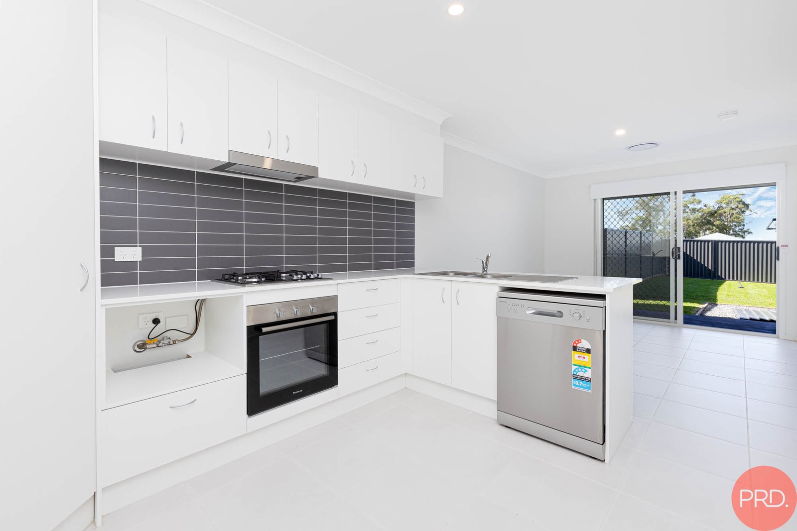 2/20 Chiswick Way THORNTON 4