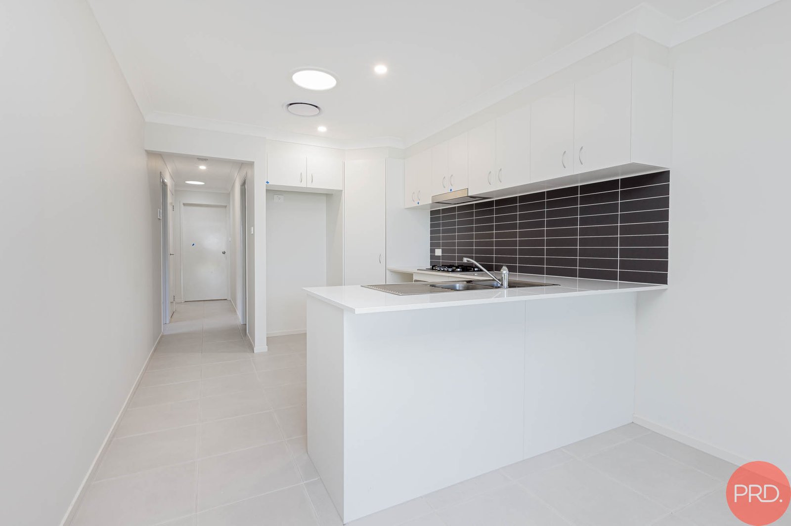 2/20 Chiswick Way THORNTON 5