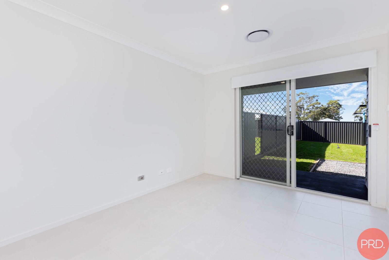 2/20 Chiswick Way THORNTON 10