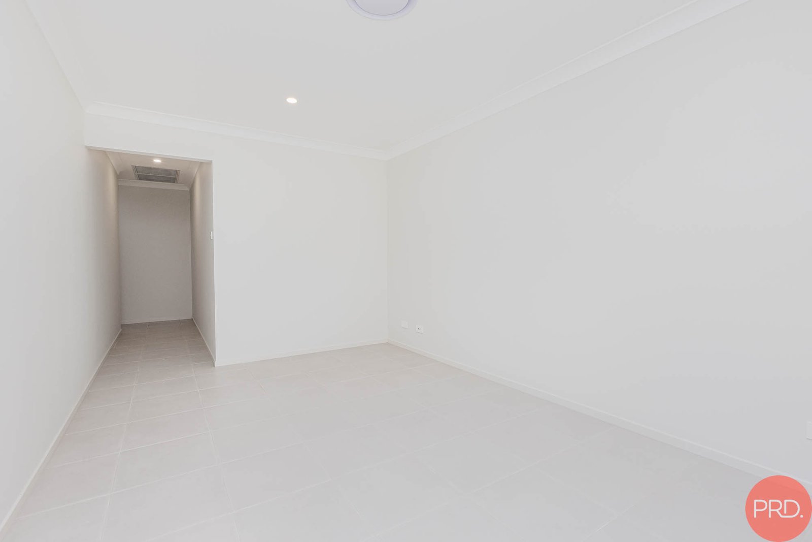 2/20 Chiswick Way THORNTON 11