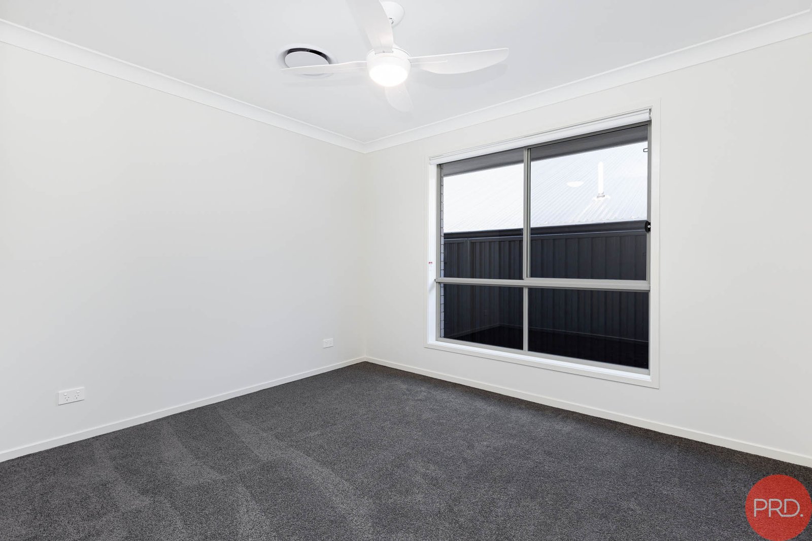 2/20 Chiswick Way THORNTON 15