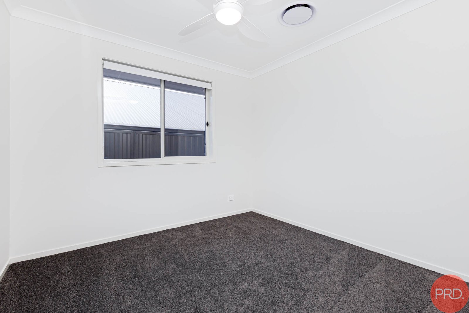 2/20 Chiswick Way THORNTON 16