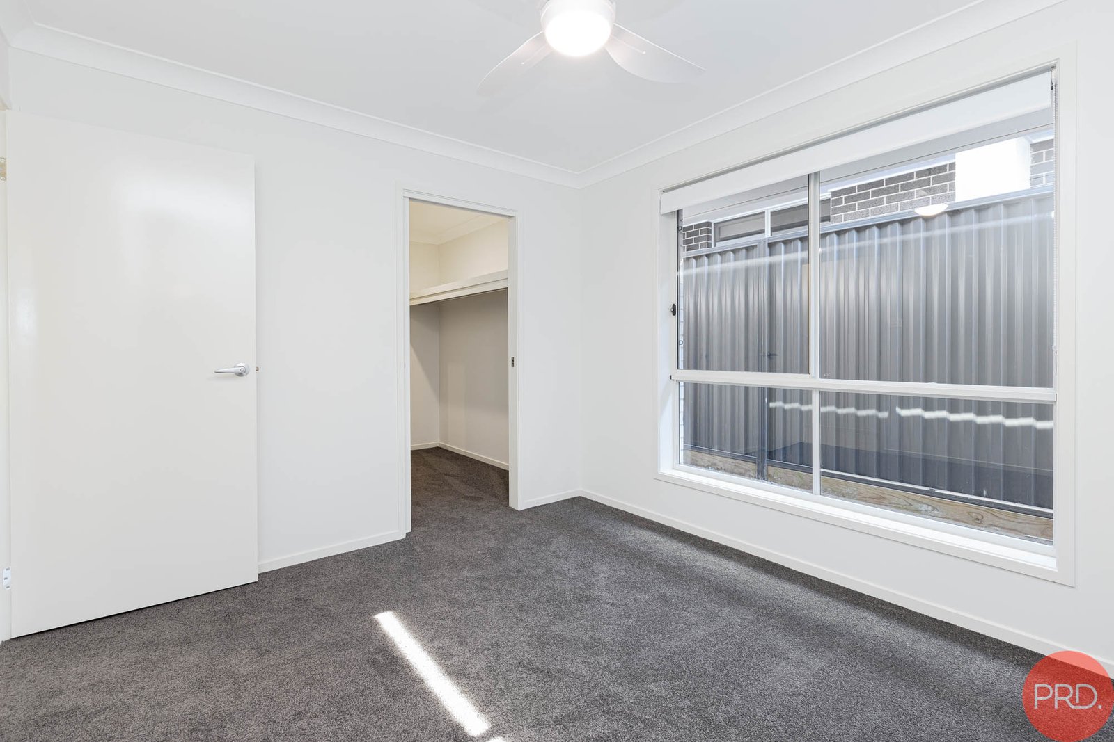 2/20 Chiswick Way THORNTON 18