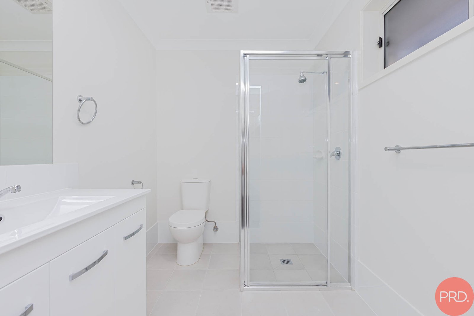 2/20 Chiswick Way THORNTON 19