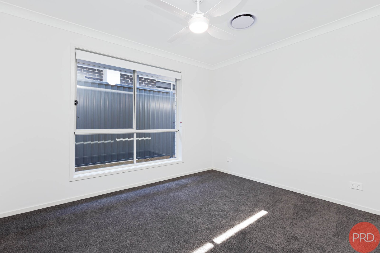 2/20 Chiswick Way THORNTON 21