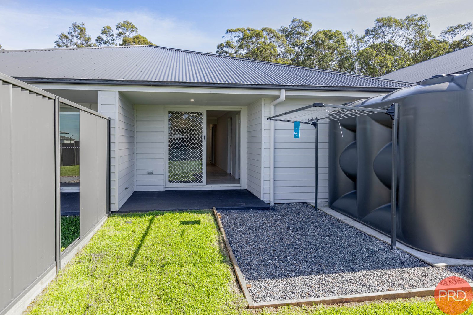 2/20 Chiswick Way THORNTON 23