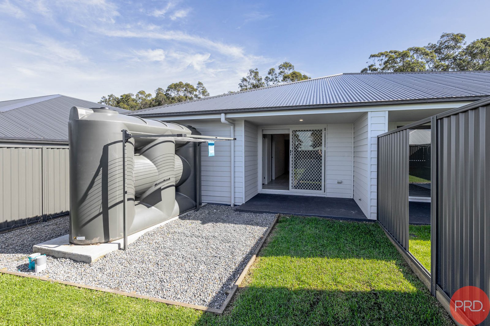 2/20 Chiswick Way THORNTON 24