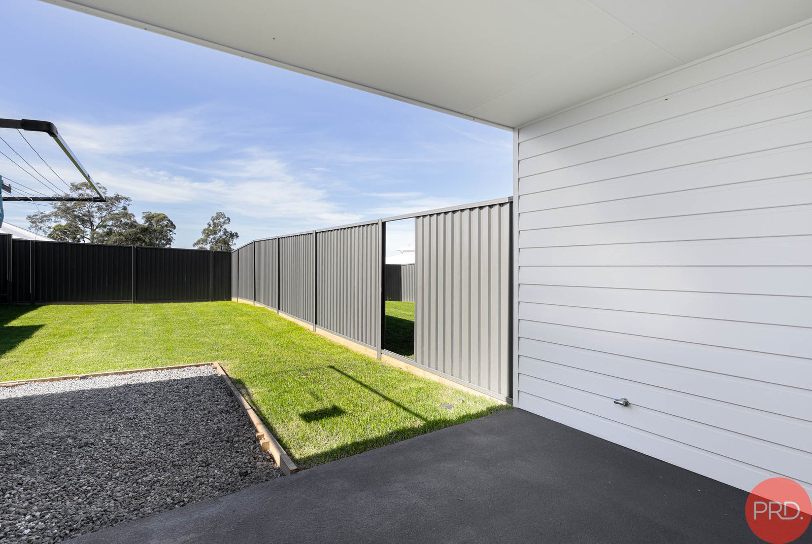 2/20 Chiswick Way THORNTON 25