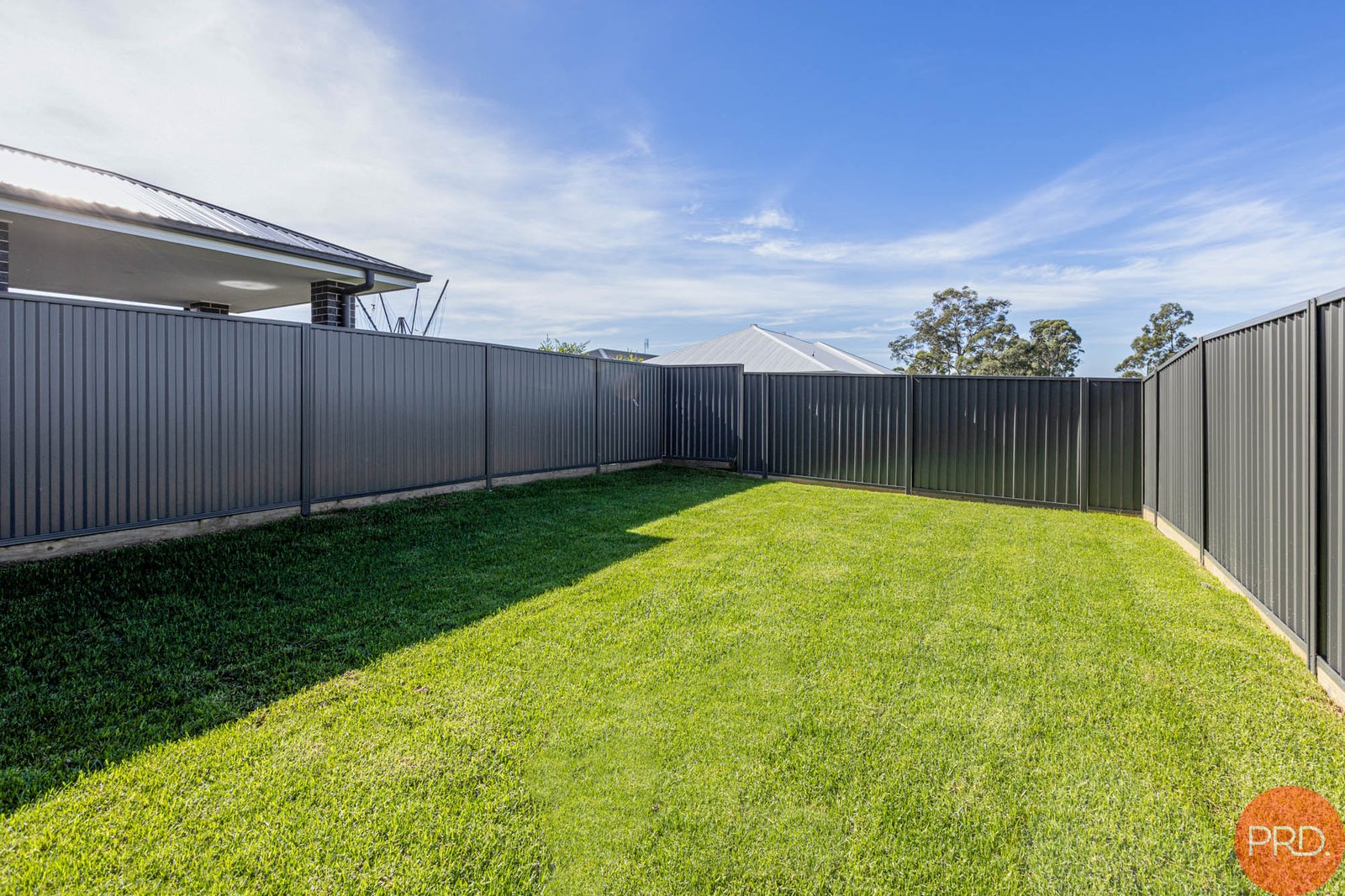 2/20 Chiswick Way THORNTON 26